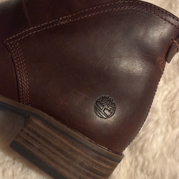 Timberland Brown Ankle Boots Sleek Leather Design-NWOT - Picture 4 of 8